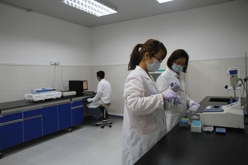 参观西安中天华康亲子鉴定中心实验室 29